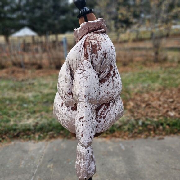 NWT Fabletics Wander Crushed Velour Cropped Puffer Jacket Women Size L, - Picture 2 of 9